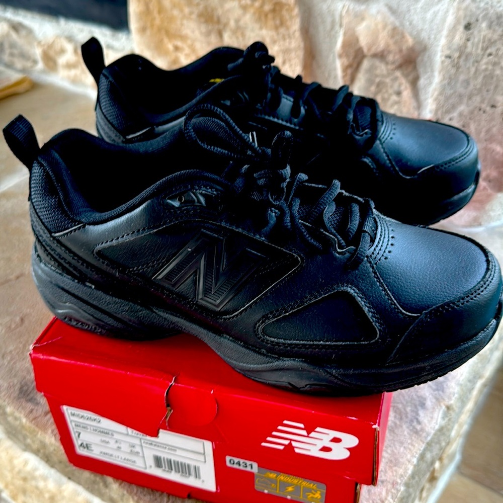 New Balance Travail Work Mens 7 Black Non-Slip Walking Shoes NEW Industrial - Picture 1 of 5